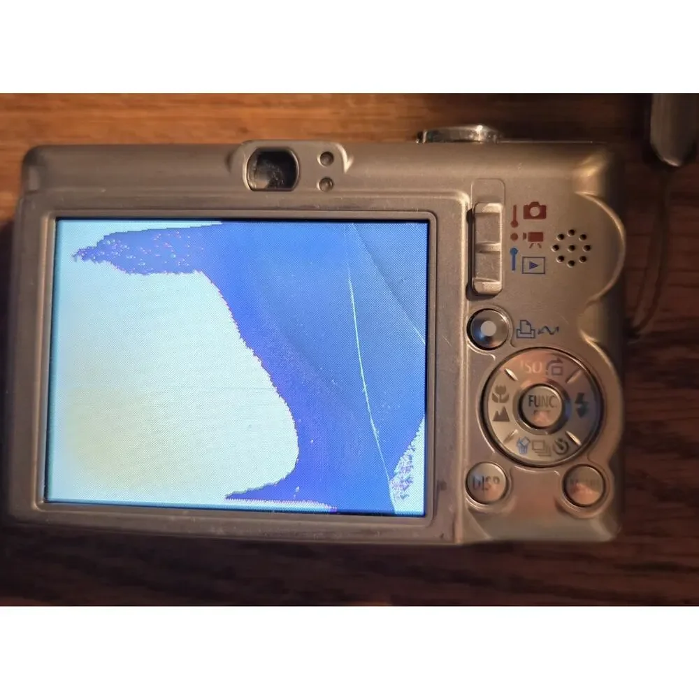 Canon PowerShot SD450 Digital ELPH 5.0MP Camera - For Parts / Broken Screen